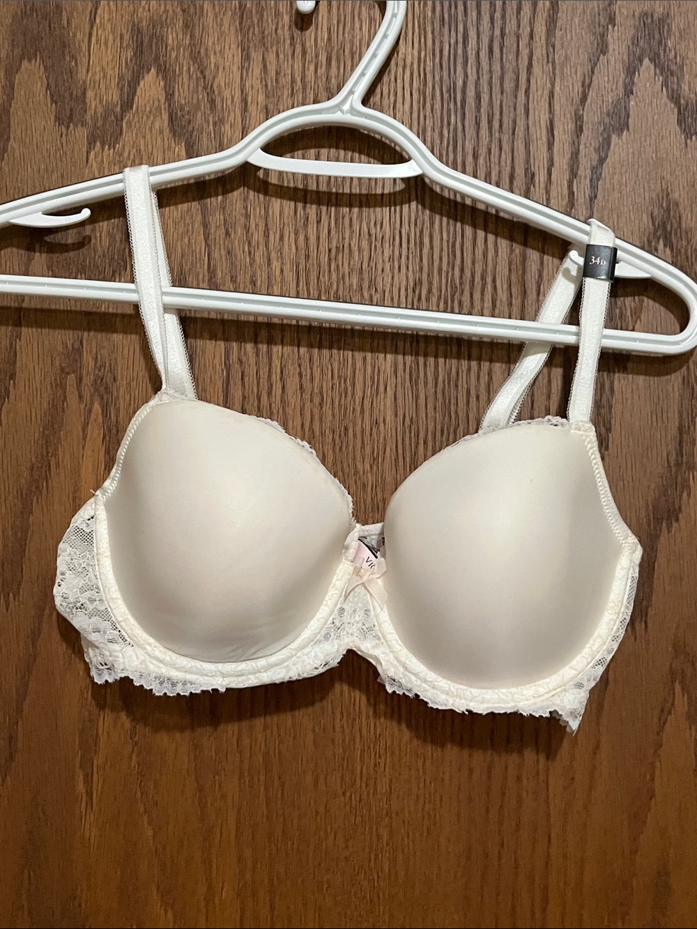 Victoria's Secret Cream Lace-Trim Molded T-Shirt Bra